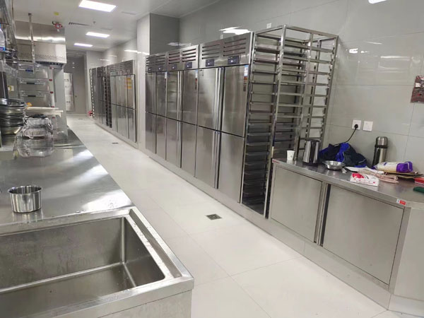 某餐廳廚房設備工程施工現(xiàn)場展示